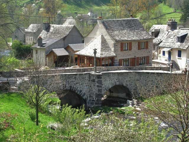 Vieux pont des Pèlerins - Saint-Chély-d'Aubrac